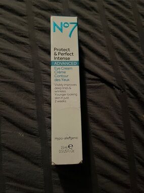 No7 Protect & Perfect Intense Advanced Eye Cream - White/Blue